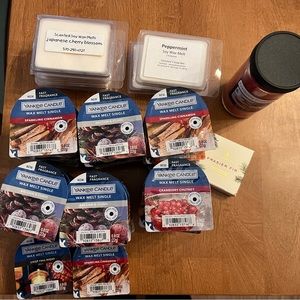 Lot of wax melts!  Mostly fall/winter scents.  All unopened.